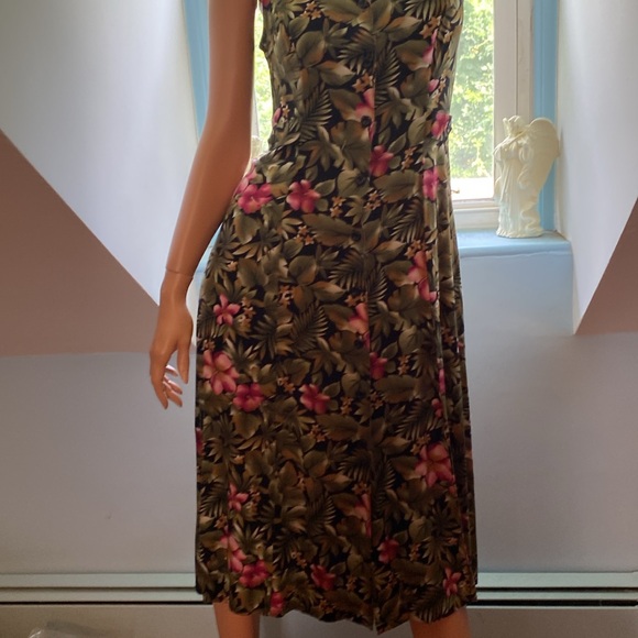 SLEEVELESS DRESS BUTTON DOWN FLORAL PRINT DRESS BY ERIKA PS - Picture 4 of 9